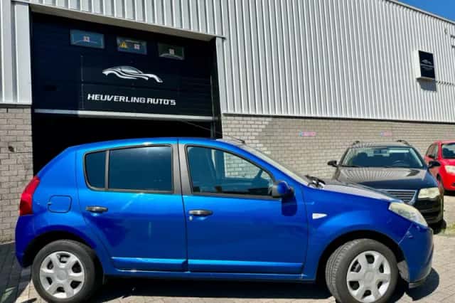 Dacia Sandero (2010) thumbnail 2