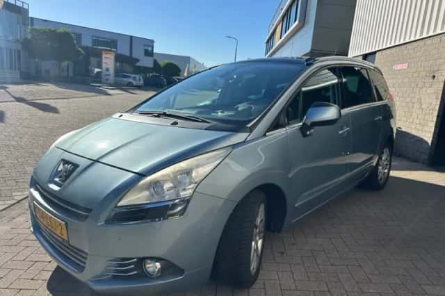 Peugeot 5008 (2010) thumbnail 4