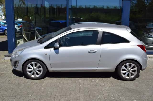 Opel Corsa (2013) thumbnail 2