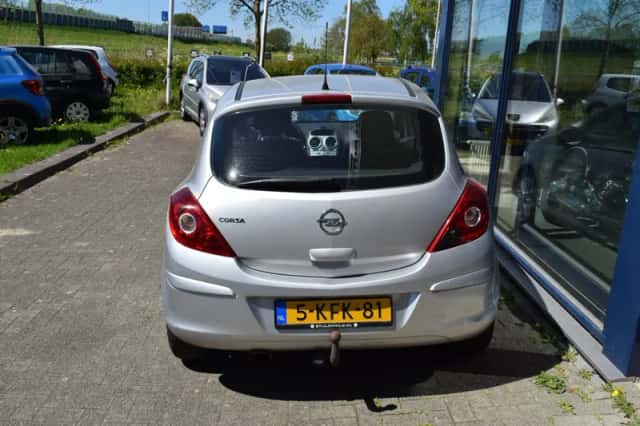 Opel Corsa (2013) thumbnail 4