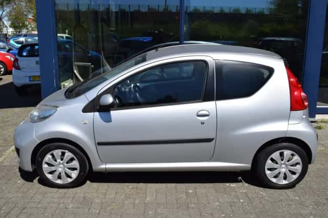 Peugeot 107 (2011) thumbnail 2