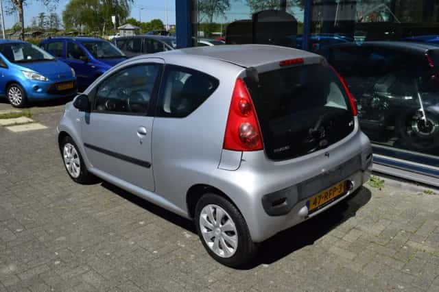 Peugeot 107 (2011) thumbnail 3