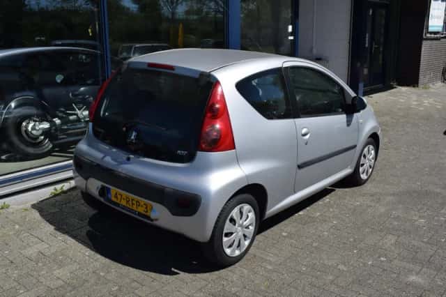 Peugeot 107 (2011) thumbnail 5