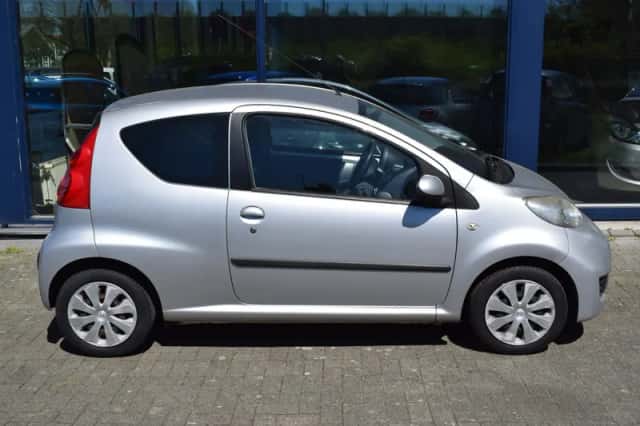 Peugeot 107 (2011) thumbnail 6