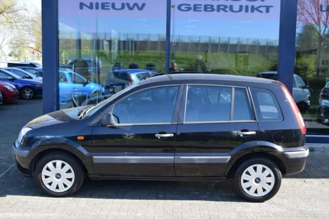 Ford Fusion (2010) thumbnail 2