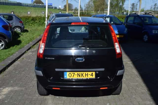 Ford Fusion (2010) thumbnail 4