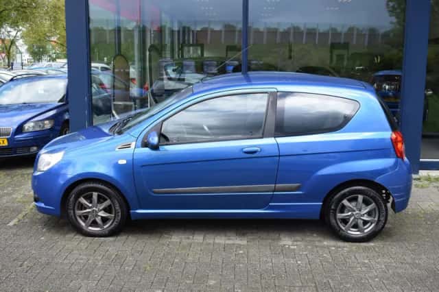 Chevrolet Aveo (2010) thumbnail 2