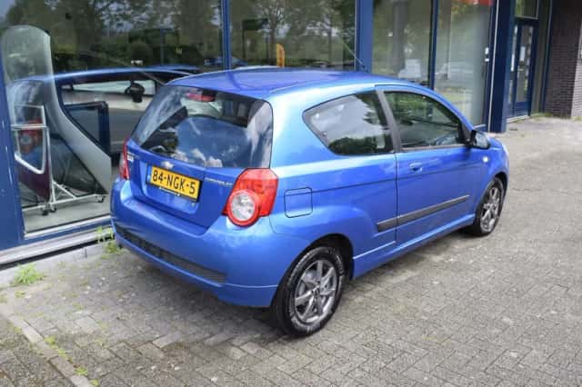 Chevrolet Aveo (2010) thumbnail 5