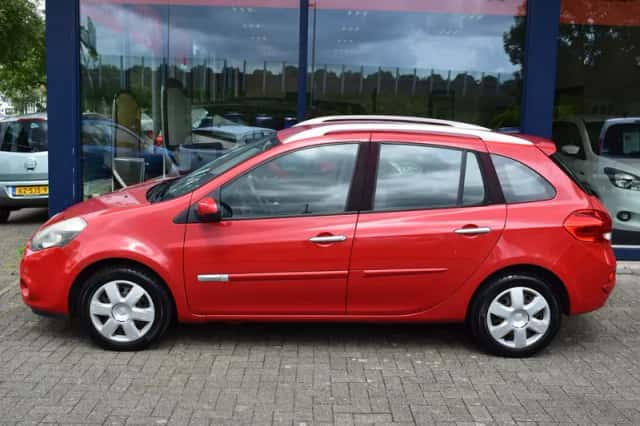 Renault Clio (2011) thumbnail 2