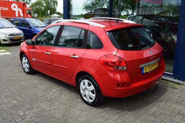 Renault Clio (2011) thumbnail 3