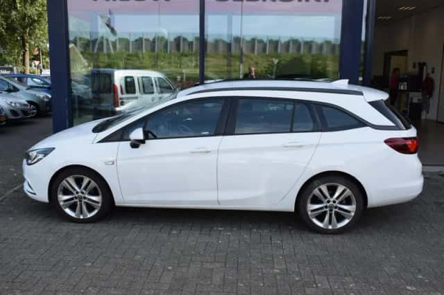 Opel Astra (2018) thumbnail 2