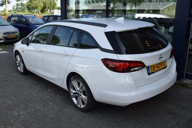Opel Astra (2018) thumbnail 3