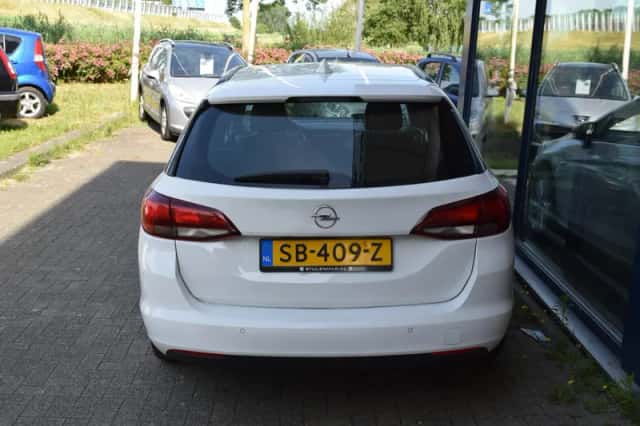 Opel Astra (2018) thumbnail 4