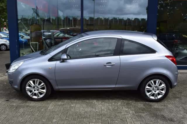 Opel Corsa (2009) thumbnail 2
