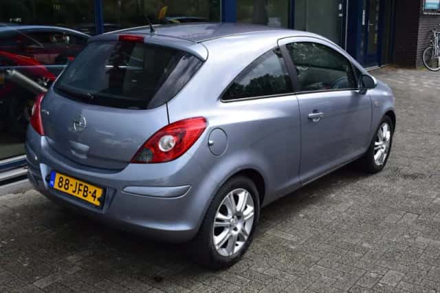 Opel Corsa (2009) thumbnail 5