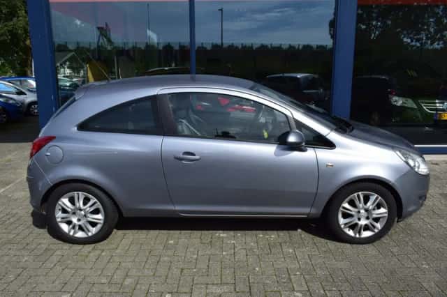 Opel Corsa (2009) thumbnail 6