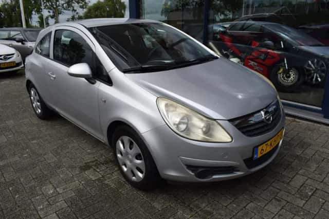 Opel Corsa (2008) thumbnail 4