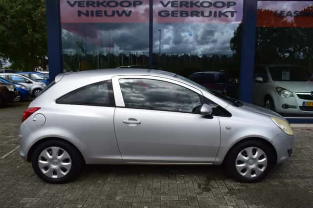 Opel Corsa (2008) thumbnail 5