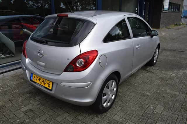 Opel Corsa (2008) thumbnail 6
