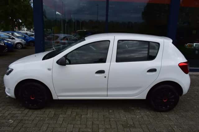 Dacia Sandero (2014) thumbnail 2