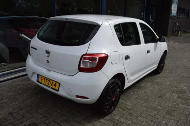 Dacia Sandero (2014) thumbnail 5