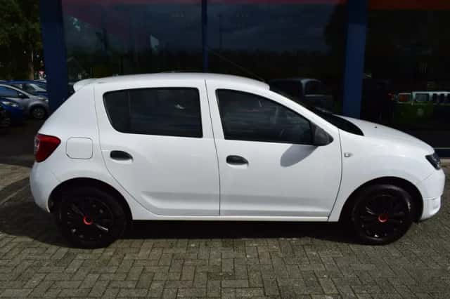 Dacia Sandero (2014) thumbnail 6