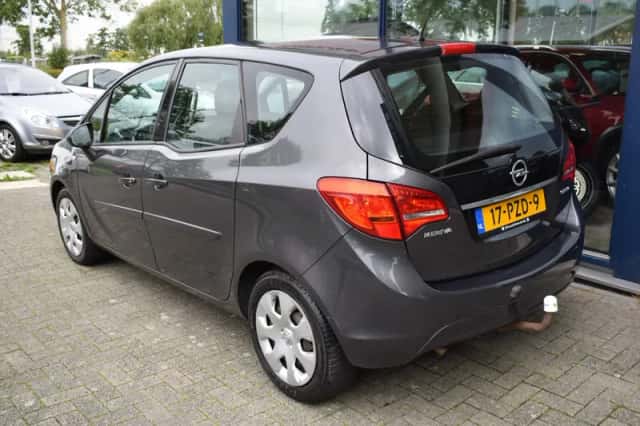 Opel Meriva (2011) thumbnail 3
