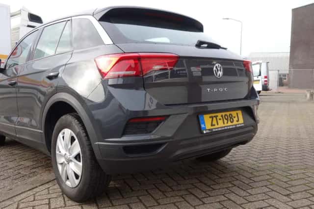 Volkswagen T-Roc (2019) thumbnail 4