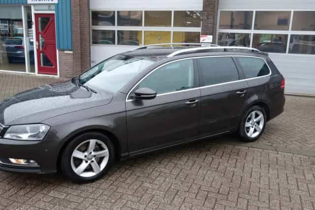Volkswagen Passat (2013) thumbnail 2