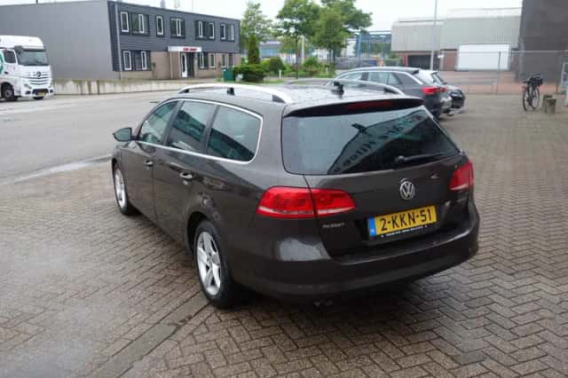 Volkswagen Passat (2013) thumbnail 3