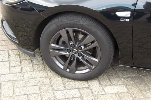 Opel Astra (2019) thumbnail 3