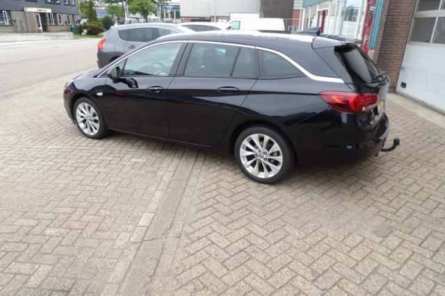 Opel Astra (2018) thumbnail 3