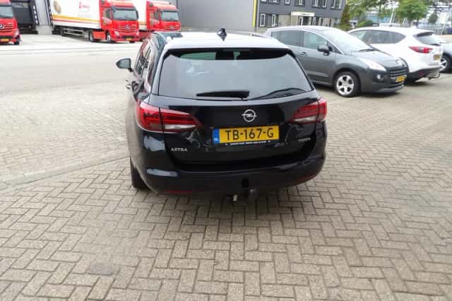 Opel Astra (2018) thumbnail 4