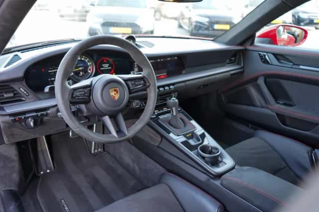 Porsche 911 (2021) thumbnail 4