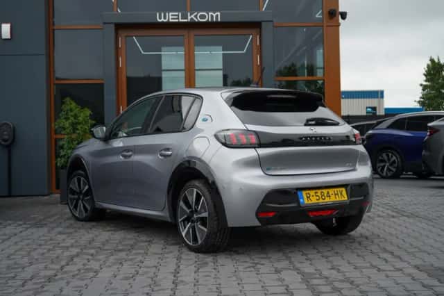 Peugeot e-208 (2022) thumbnail 3