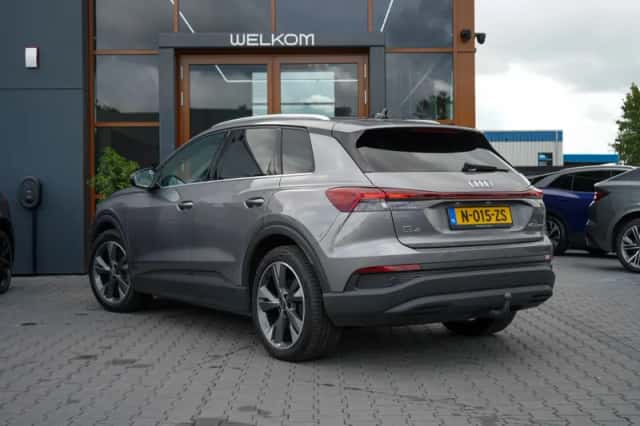 Audi Q4 e-tron (2021) thumbnail 3