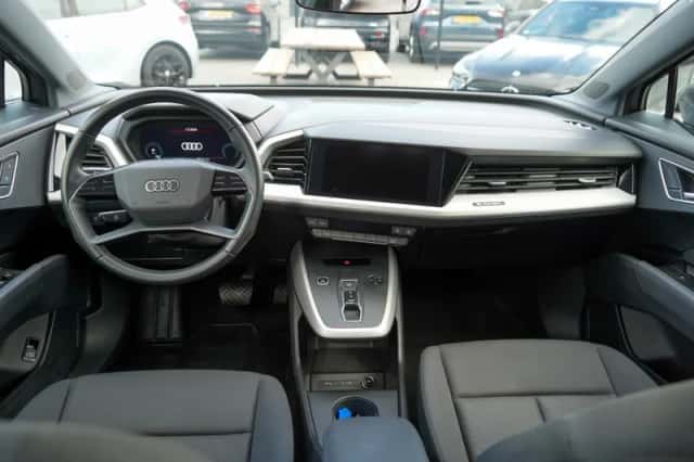 Audi Q4 e-tron (2021) thumbnail 5