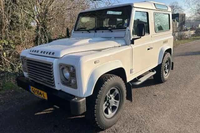 Land Rover Defender (2008) thumbnail 1