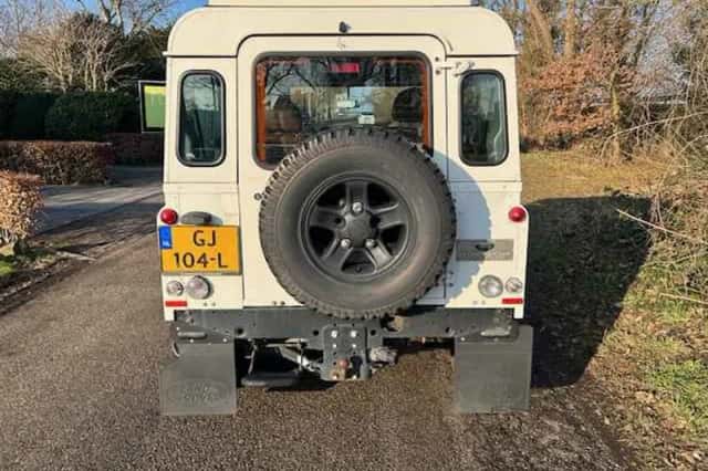 Land Rover Defender (2008) thumbnail 4