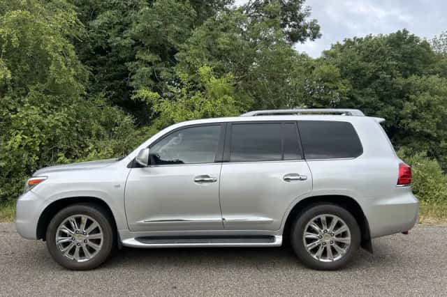 Lexus LX (2009) thumbnail 2