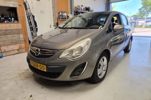Opel Corsa (2012) thumbnail 3