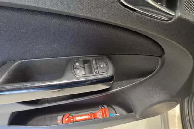 Opel Corsa (2012) thumbnail 5