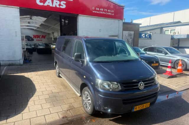 Volkswagen Transporter (2011) thumbnail 2