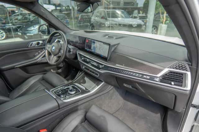 BMW X5 (2023) thumbnail 5