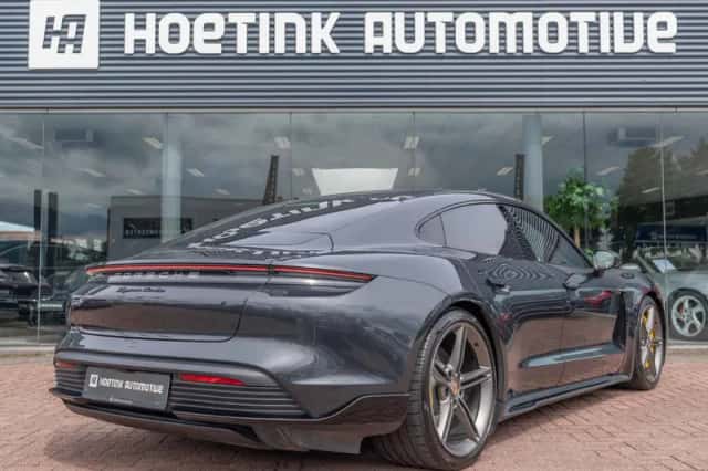 Porsche Taycan (2020) thumbnail 2