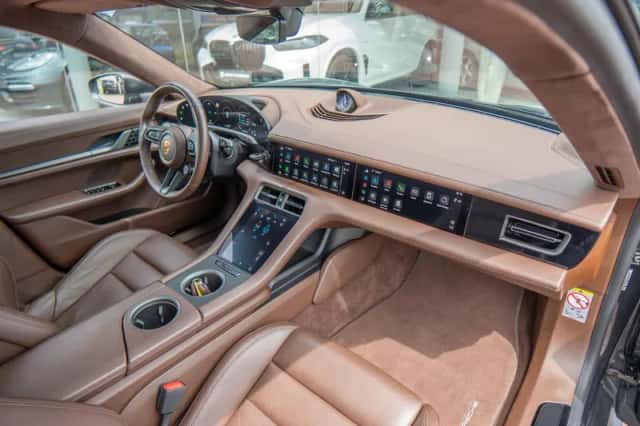 Porsche Taycan (2020) thumbnail 6