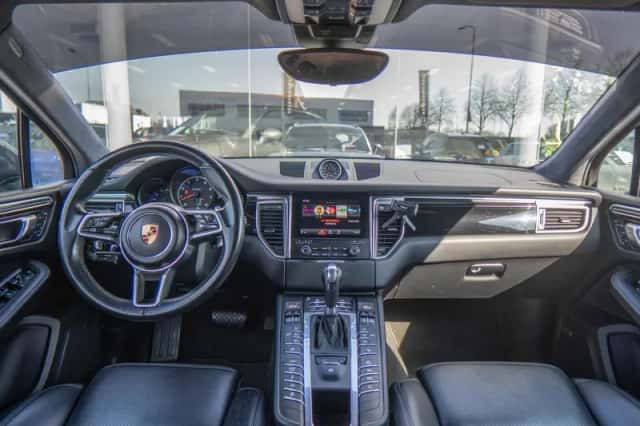 Porsche Macan (2017) thumbnail 3