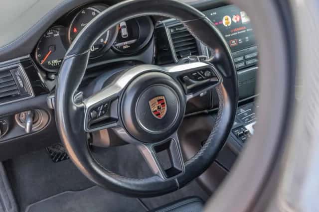 Porsche Macan (2017) thumbnail 6