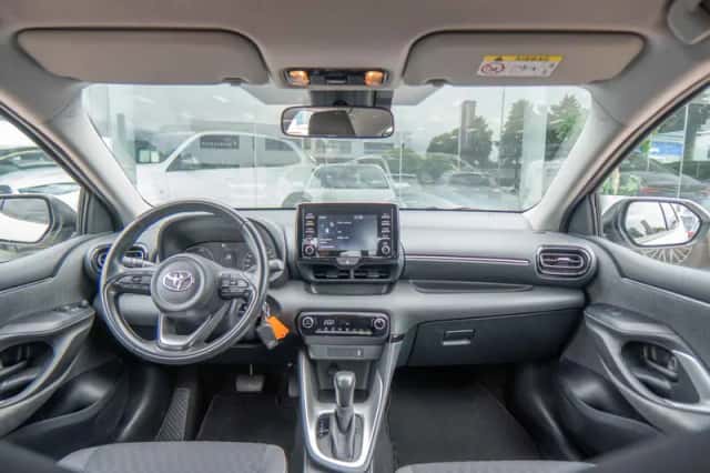 Toyota Yaris (2021) thumbnail 3