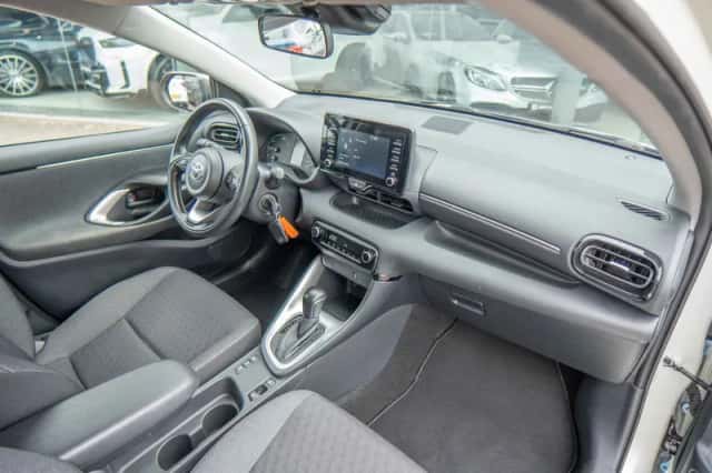 Toyota Yaris (2021) thumbnail 5